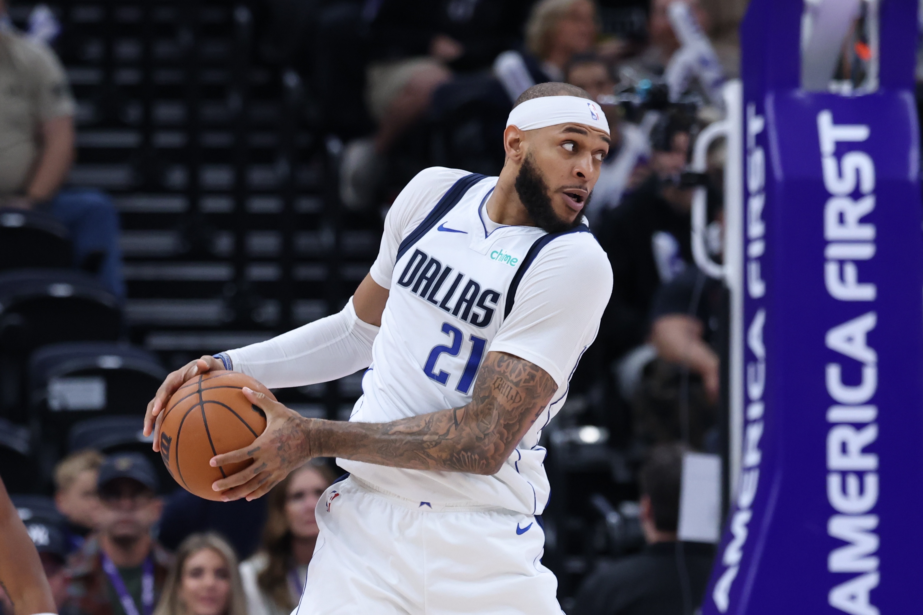 九游娱乐-TA记者：多队想升级中锋 猛龙、老鹰和绿军等队有意加福德