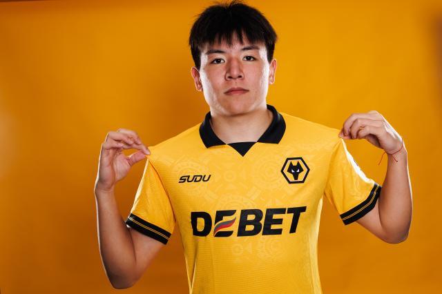 九游-巴恩斯利青训总监：徐彬有2个优势 正适应英式足球