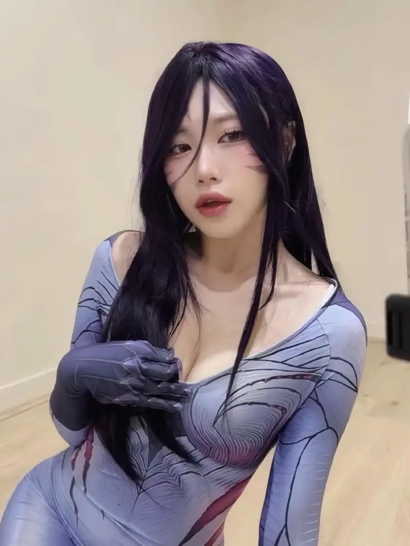 九游娱乐-卡莎cos：韩国MSI是吧，那先研究一下韩服